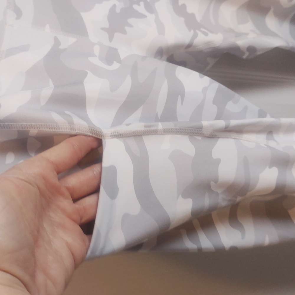 Like New! Athletic Leggings Grey/White Camo Size Large - Picture 8 of 16